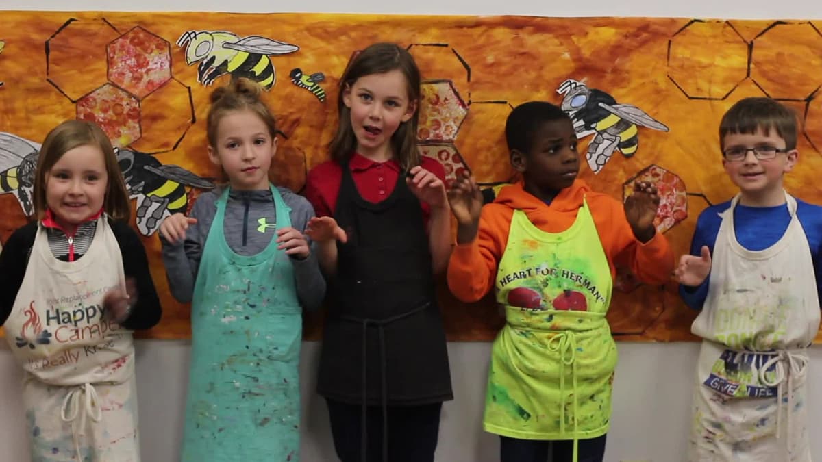 Buzzy Bizzy Bees Music Video